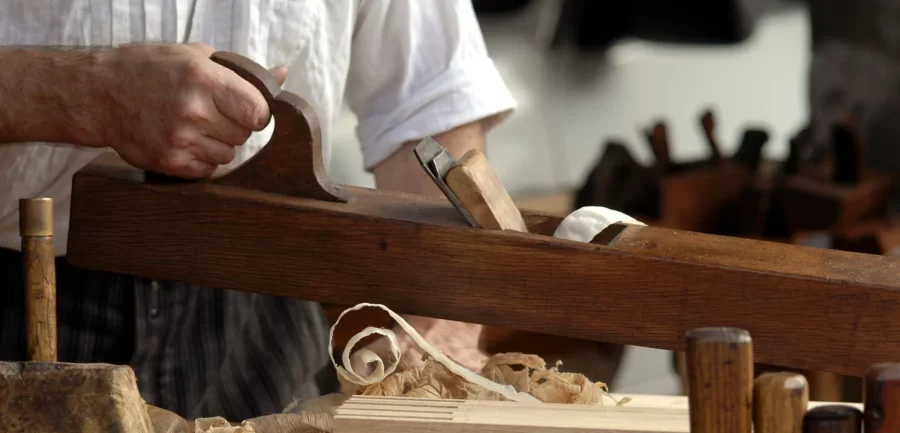 فني نجار في عجمان نجار في عجمان